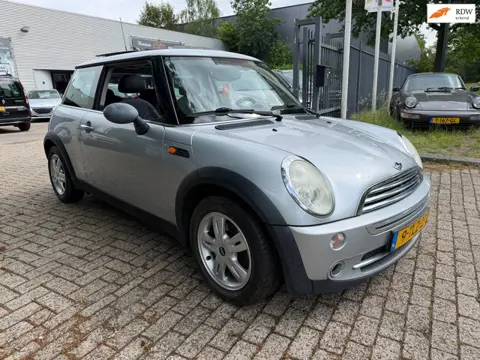Mini 3-Deurs 1.6 One Pepper , panoramadak, airco, elec pakket, rijd goed histrie aanwezig 247.000 km