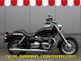 Triumph BONNEVILLE AMERICA (bj 2012)