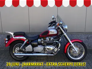 Triumph BONNEVILLE AMERICA (bj 2003)