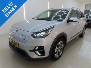 KIA E-NIRO DYNAMICPLUSLINE 64 kWh (100% SOH) I V/D EERSTE EIGENAAR I 3-FASE LADEN I SCHUIF/KANTELDAK