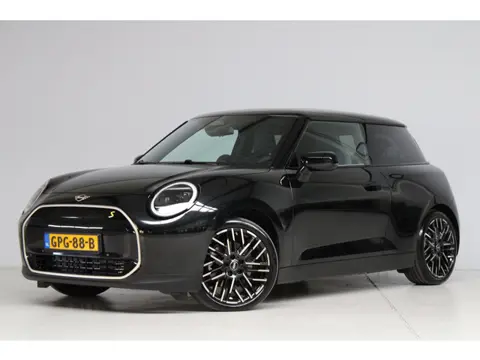 Mini Cooper Electric SE Favoured M 54.2 kWh | panoramadak | head-up | jcw seats | achteruitrijcamera
