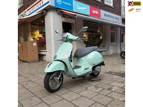 Vespa Scooter GTS 310