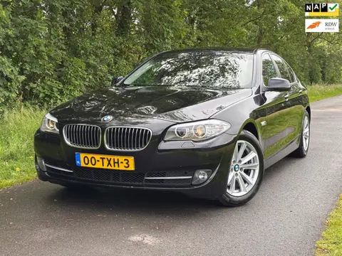 BMW 5-serie 520i Executive | Automaat + Cruise + Navi Nu € 9.575,- !!!
