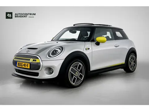 Mini Electric Essential 33 kWh (1e Eig, Dealer OnderH, Panorama, StoelV, Camera, Navi, Carplay, PDC,