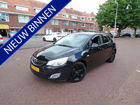 Opel Astra 1.4 Cosmo van 2e eigenaar BLACK EDITION