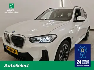 BMW IX3 80 kWh 286pk Executive | SOH 99%| Panoramadak | Parking Pack | Facelift | Sensatec Zwart | M