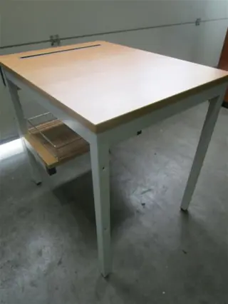 Computertafel B60xD80cm. 2xvr