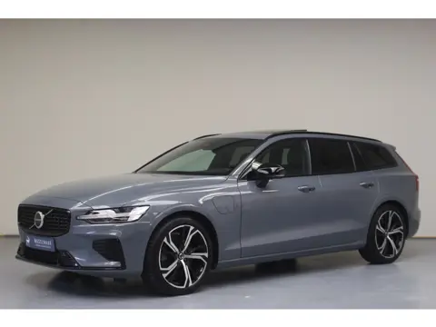 Volvo V60 T6 Plug-in hybrid AWD Plus Dark | Rijklaarprijs | Trekhaak | Pano dak |