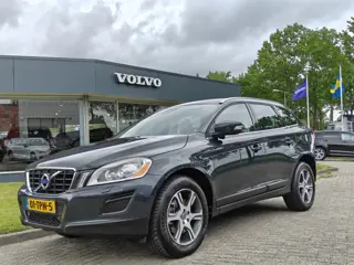 Volvo XC60 T5 240PK Automaat Summum | BLIS | Trekhaak | Parkeersensoren Achter | 18''