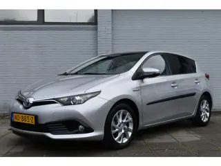Toyota Auris 1.8 Hybrid Trend Automaat 100pk | Dealer onderhouden | Panoramadak | Achteruitrijcamera