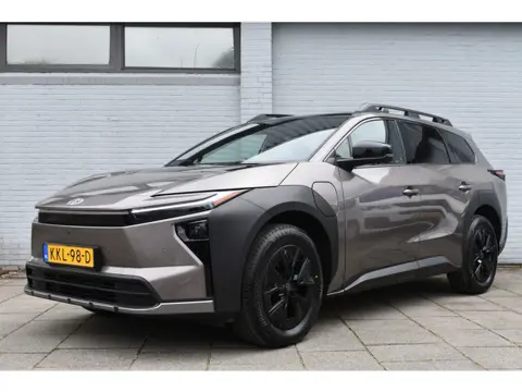 Toyota bZ4X Touring Executive AWD 75 kWh Automaat 380pk | Panoramadak | JBL |  Stoelverwarming achte