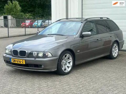 BMW 5-serie Touring 520i LCI (Facelift) Automaat | Schuifdak | Xenon | Youngtimer!