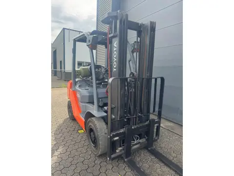 Toyota 8FGF25 2,5 ton LPG heftruck (bj 2016)