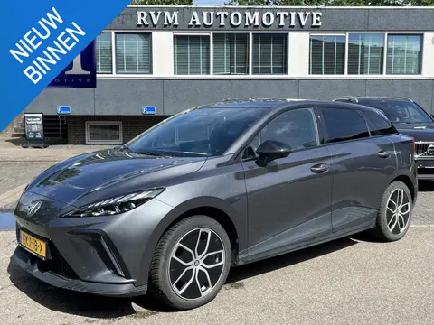 MG4 MG4 Electric Luxury 64 kWh SOH 97%|360 CAMERA| 7 JAAR MG GARANTIE T/M 02-2031| ELEK. STOEL| DODE