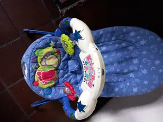 Fisher price wipstoeltje - een wipstoeltje met een vrolijk en kleurrijk design