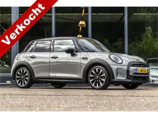 MINI 5-deurs 1.5 Cooper Classic Panoramadak / sportstoelen / led verlichting
