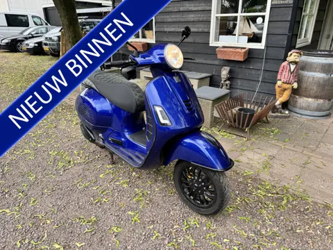 Vespa GTS 300 i.e. Touring ABS (bj 2018, automaat)