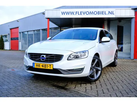 Volvo V60 2.4 D6 Twin Engine R-Edition Momentum Aut. Leder|Navi|1e Eig|LMV