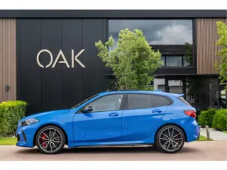 BMW 1-serie M135i xDrive | Live Cockpit | Panorama | Leder | Memory | H&K | Head-Up | Camera | 19"LM