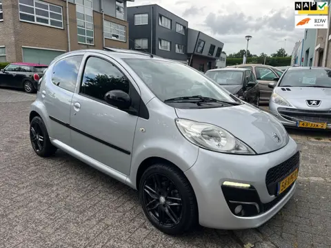 Peugeot 107 1.0 Active 5 deurs.SPORT LINE. AUTOMAAT