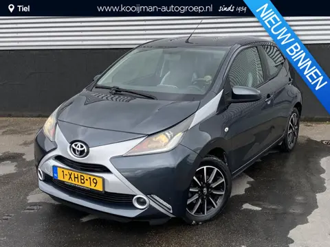 Toyota Aygo 1.0 VVT-i x-play Nederlandse auto, achteruitrijcamera, airconditioning, navigatie, Nieuw