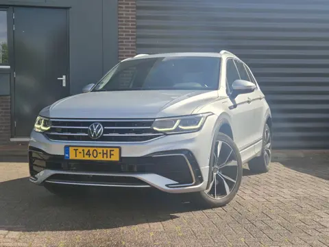 Volkswagen Tiguan 1.4 TSI eHybrid | R-Line Business | Trekgew. 1800 KG | Veel opties 2023 | NL-auto 