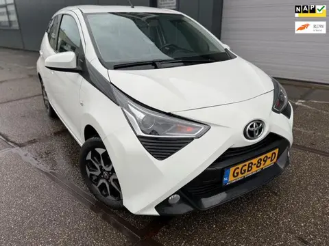 Toyota Aygo 1.0 VVT-i x-play | Camera | Airco | Carplay | LM