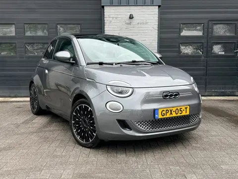 Fiat 500 La Prima 42 kWh, Adpt Cruise, Aur Camera, Apple Carplay