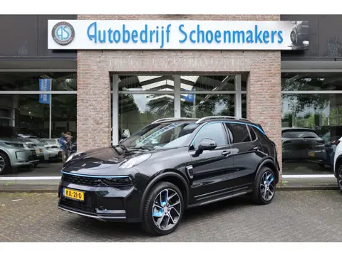 Lynk & Co 01 1.5 MY23! 6.6KWh ZWARTE-HEMEL ROLHOES MY23 360-CAMERA PANO/SCHUIF INFINITY DAB NAVI CAR
