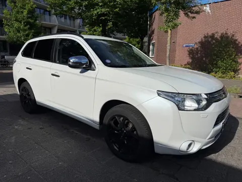 Mitsubishi Outlander 2.0 PHEV Instyle Plug-In White Metallic 1-Eigenaar
