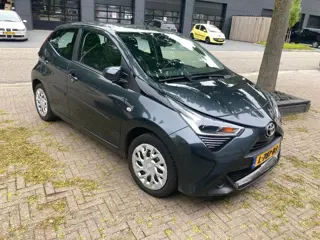 Toyota Aygo 1.0 VVT-i x-Play AUT! 1e Eig! Camera! Trekhaak! VERWACHT!