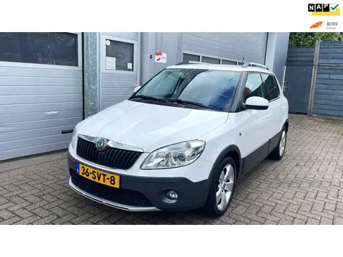 Skoda Fabia 1.2 TSI Scout AUT-Leder-Navi-Clima-Cruise-Velgen