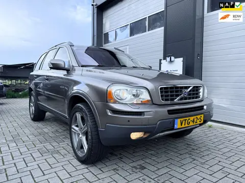 Volvo XC90 2.4 D5 Sport AWD - Grijs Kenteken - Trekhaak (2.250 kg) - Achteruitrijcamera - Bruin Lede