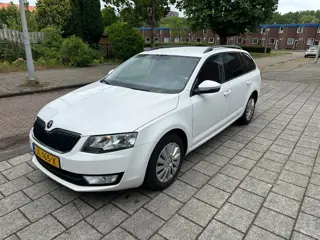 Skoda Octavia Combi 1.2 TSI Automaat Greentech Ambition NW APK Snow White
