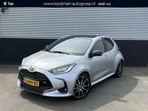 Toyota Yaris 1.5 Hybrid GR Sport Panoramadak, dodehoekdetectie, Stoel- & Stuurwiel verwarmd, LMV, JB