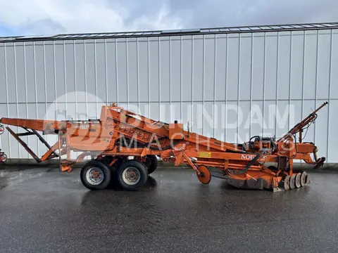 Nobels 2B beddenrooimachine voor bloembollen en wortelen