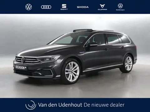 Volkswagen Passat Variant GTE 1.4 TSI eHybrid 218pk DSG PHEV Business | Trekhaak | Panorama | Naviga