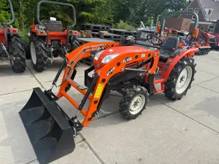 Kubota KT250 met voorlader