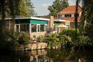 Woning aan de Koninginnelaan te Rozenburg