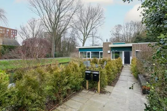 Woning aan de Koninginnelaan te Rozenburg
