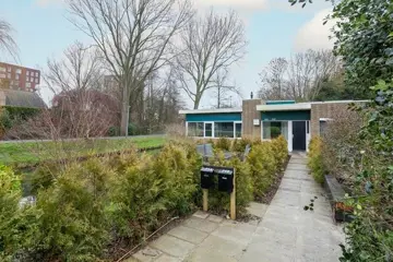 Woning aan de Koninginnelaan te Rozenburg