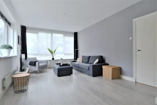 Woning aan de Asingaborg te Amsterdam