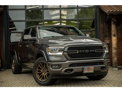 Dodge Ram 1500 5.7 V8 4x4 Crew Cab 5'7 Laramie Level 2 | luchtvering | panoramadak |