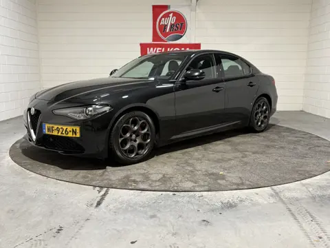 Alfa Romeo Giulia 2.0T Super, Nieuwstaat, Volledig dealer onderhouden, Leder met memory, Cruise, Cli