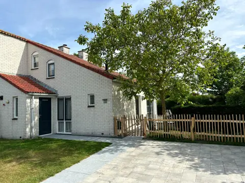 Je huisje vlak bij strand, duinen en dorp