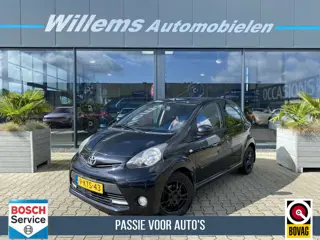 Toyota Aygo 1.0 VVT-i Navigator. Leder, Stoelverwarming & Airco