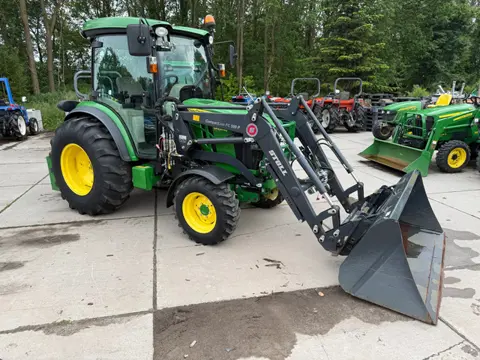 John Deere 4049R Met voorlader en Fronthef met Aftakas