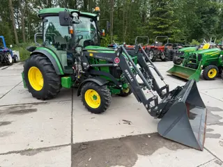 John Deere 4049R Met voorlader en Fronthef met Aftakas