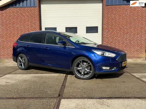 Ford Focus Wagon 1.5 Titanium Edition Bi Xenon Vol leder 18" ST line Camera