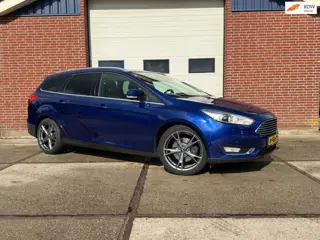 Ford Focus Wagon 1.5 Titanium Edition Bi Xenon Vol leder 18" ST line Camera